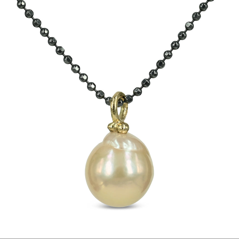 One of a kind - 14 kt. Guld vedhæng med creme farvet ferskvandsperle