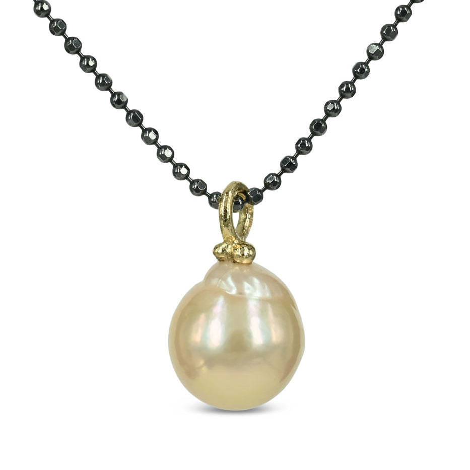 One of a kind - 14 kt. Guld vedhæng med creme farvet ferskvandsperle