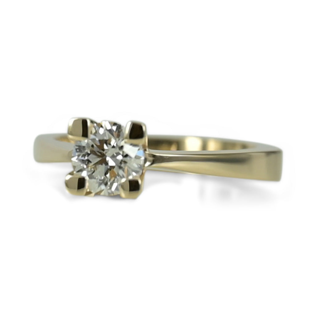 14 kt Klassisk diamantring