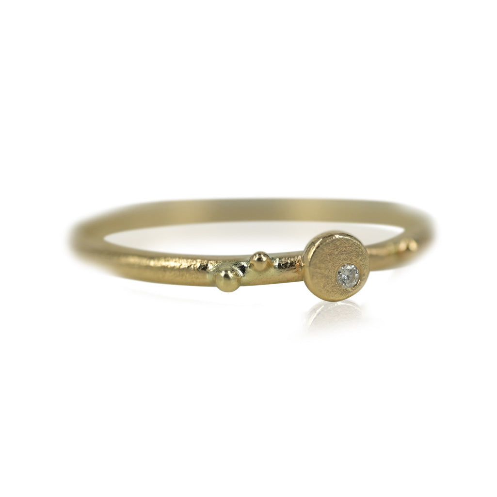 14 kt. guldring med de fineste skiver og bobler, en let og elegant ring
Her får du en smuk og elegant ring på en og samme tid, isat 0,01 ct hvid diamant