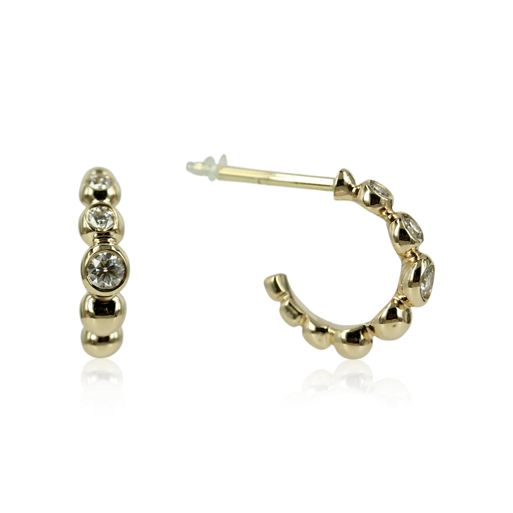 med 0,20 ct - Bubbles - Smukke 14 kt. guld Creoler med smukke kugler der sidder smukt og elegant i forløb. Creolerne kan vælges med og uden diamanter.