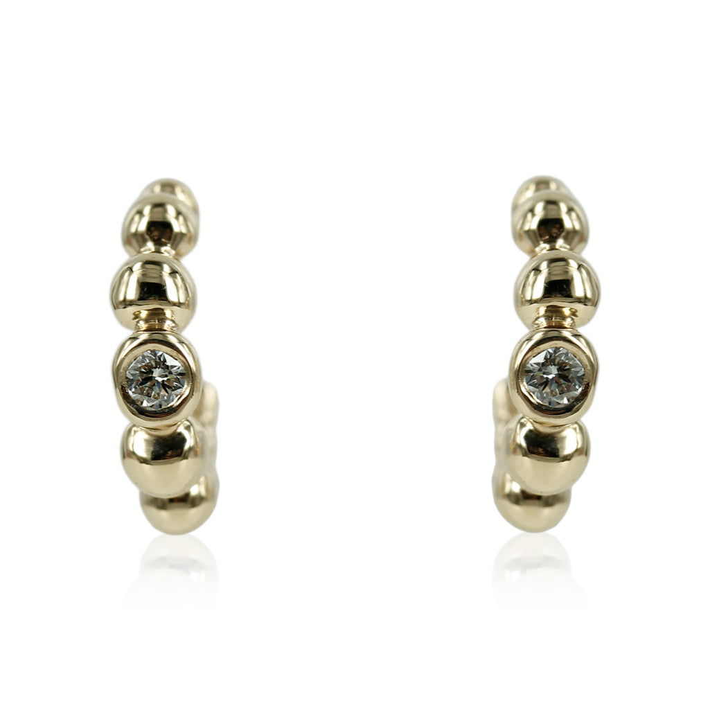 ialt 0,10 ct - Bubbles - Smukke 14 kt. guld Creoler med smukke kugler der sidder smukt og elegant i forløb. Creolerne kan vælges med og uden diamanter.