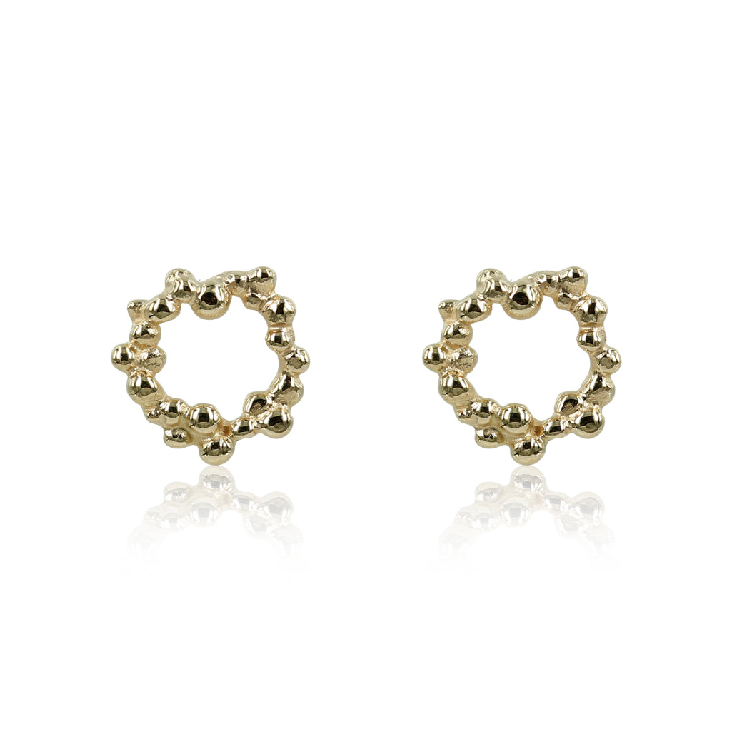 Bubbles - 14 kt. Guld øreringe Fineste ørestikker skabt af fine kugler, de er perfekte til både hverdag og fest, designet gør at de sidder diskret på øreflippen. Ørestikken måler ca.11 mm. i diameter