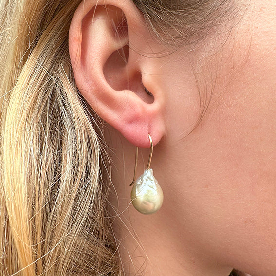 14 kt. Guld ørering med South Sea perle