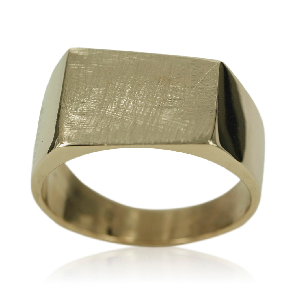 Rå og maskulin herre ring - skabt i 14 kt. guld, ringen har både en mat og blank overflade.  