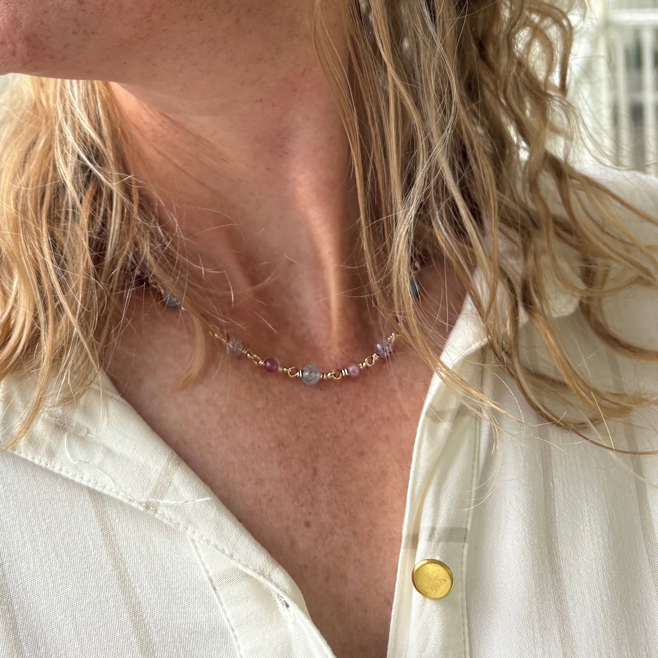 One of a kind - Farvestrålende guld halskæde med Flourit, Turmalin & Quarts