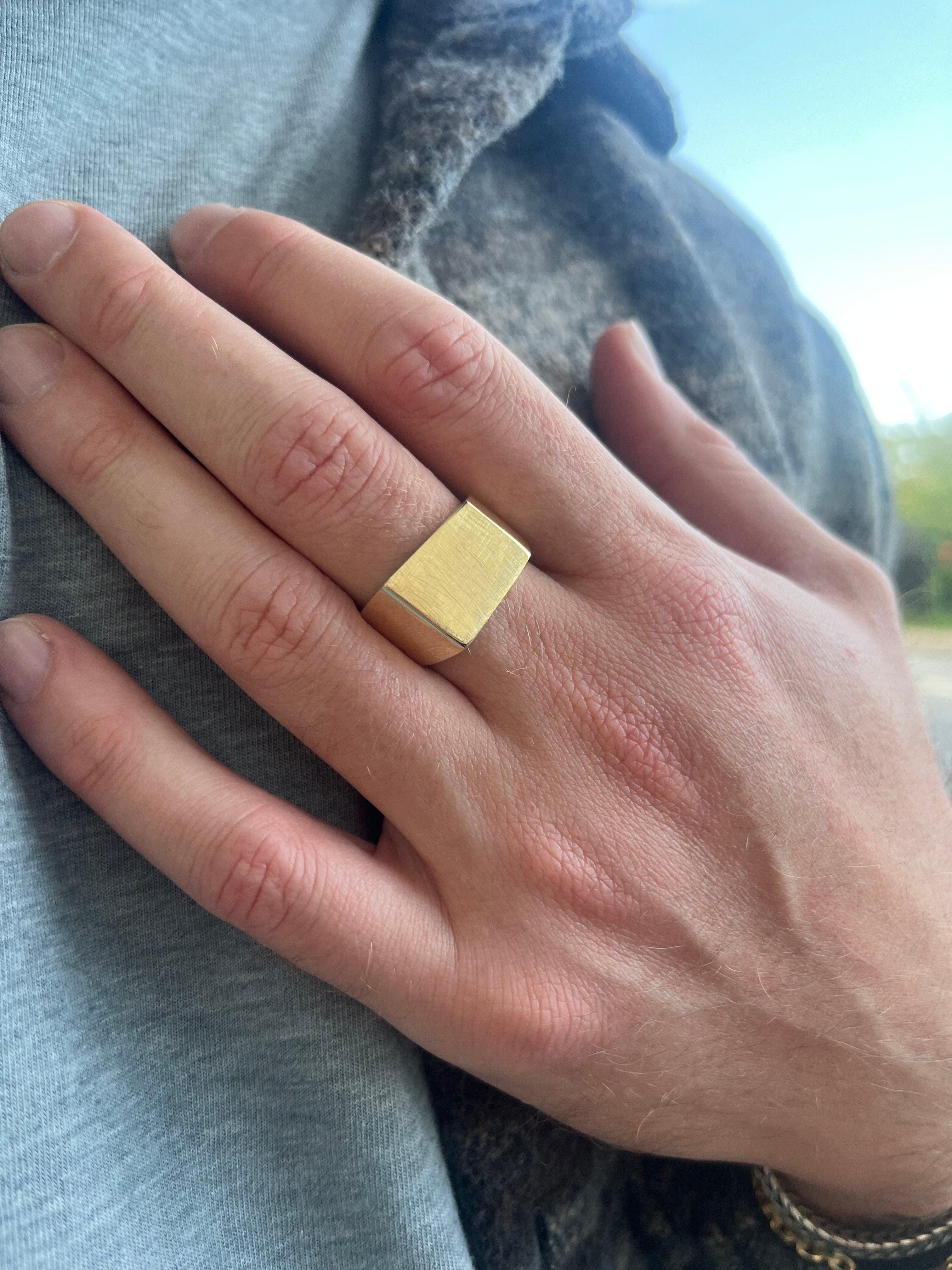Rå herre ring med mat overflade