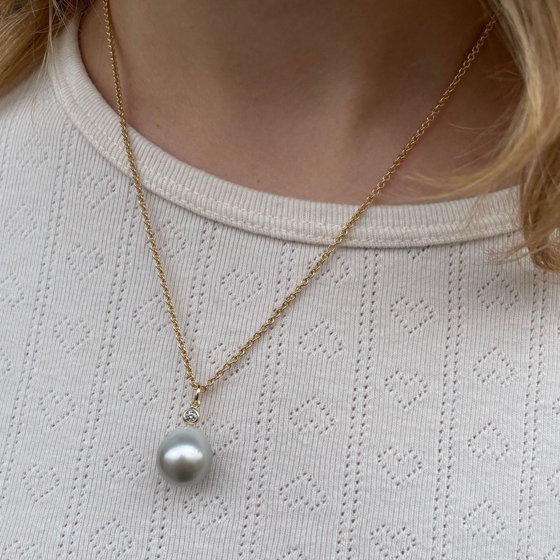 Perle vedhæng med diamant i 14 kt guld, South Sea perle og brillant