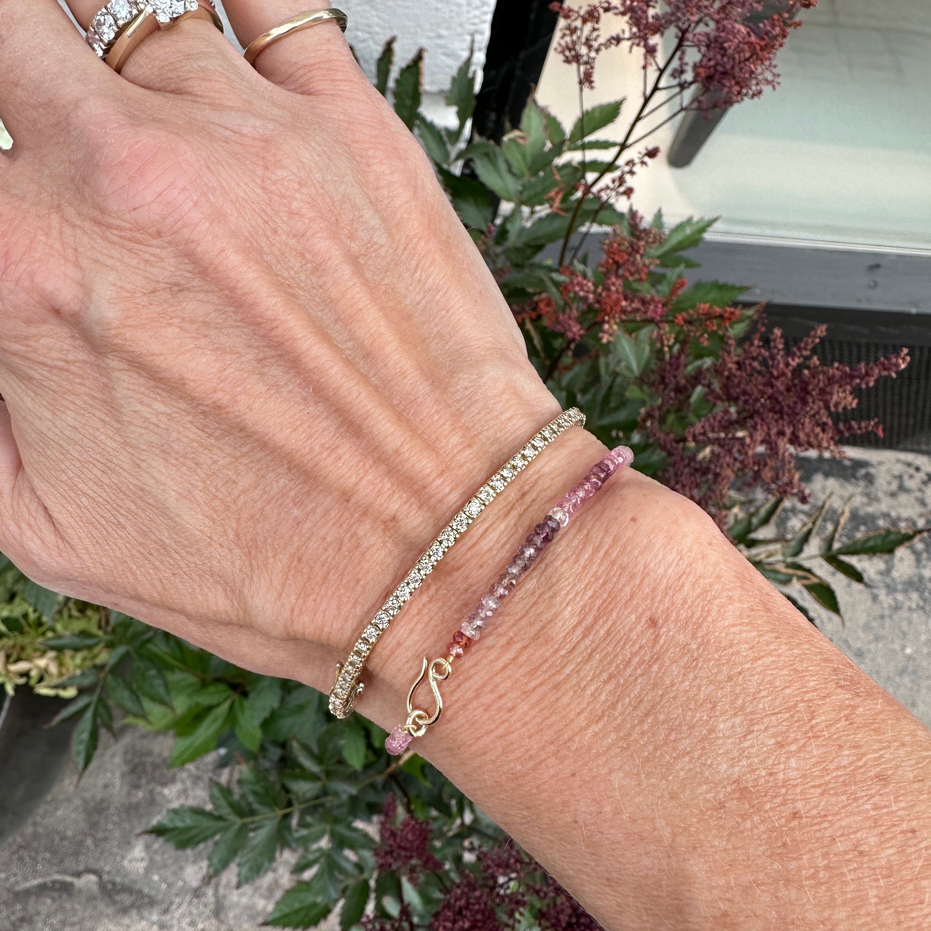 armbånd med turmalin og 14 kt guldlås