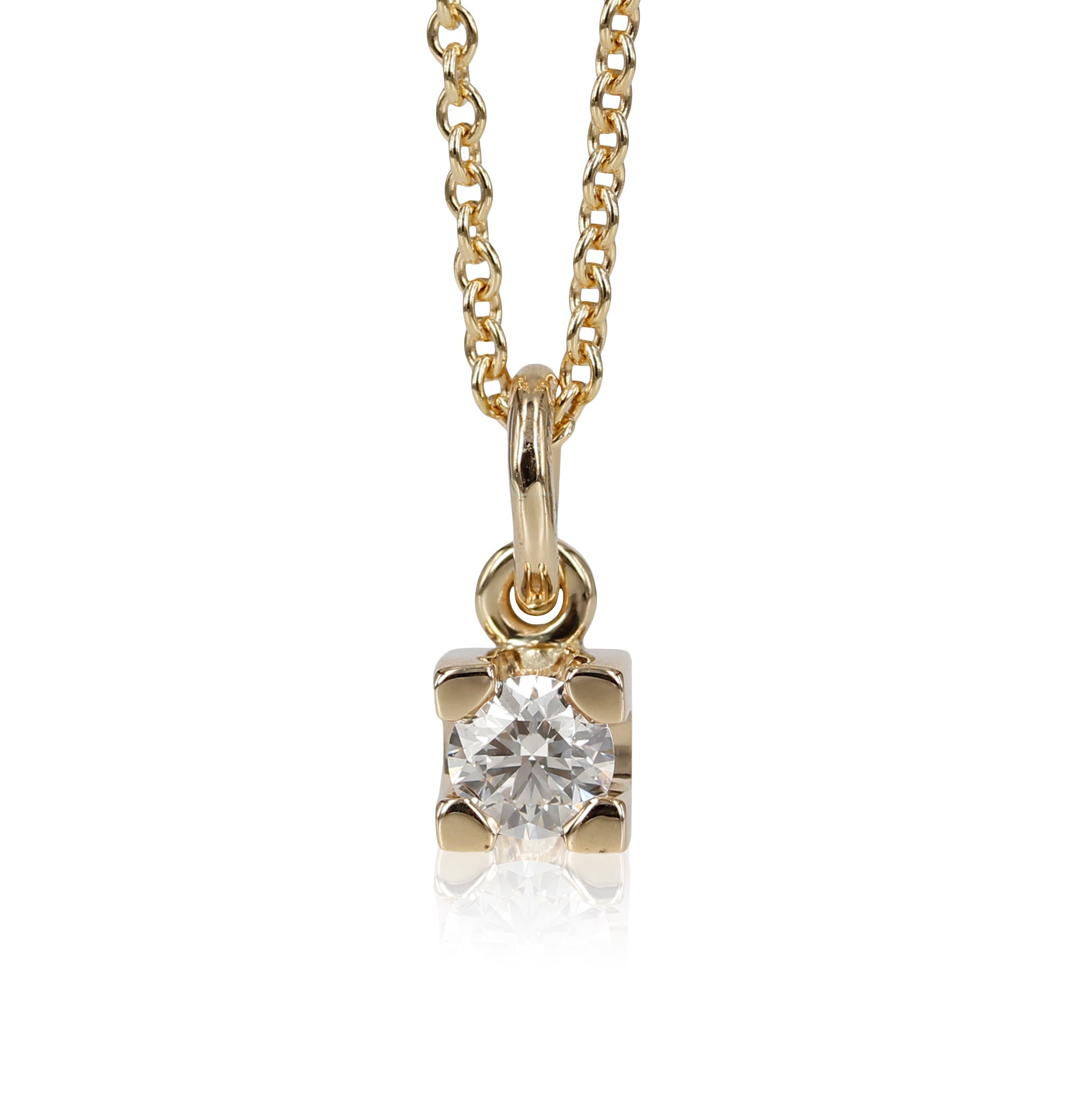 14 kt. Guld vedhæng med diamant 0,25 ct Det klassiske diamantvedhæng, i nye klæder. Her får Diamanten lov til at tage fokus og skinner så smukt i en 14kt fatning. Diamanten er 0,25ct i kvaliteten W/Vs2