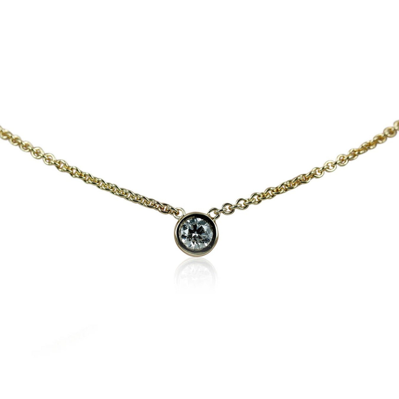 Bubbles - Smukt og klassisk diamant halskæde 0.50 ct   Smuk og fin sidder dette hals collier, den fine og enkelte fatning gemmer på 0,50 ct Tw-Vvs brillant slebet diamant - der medfølger HRD bevis.