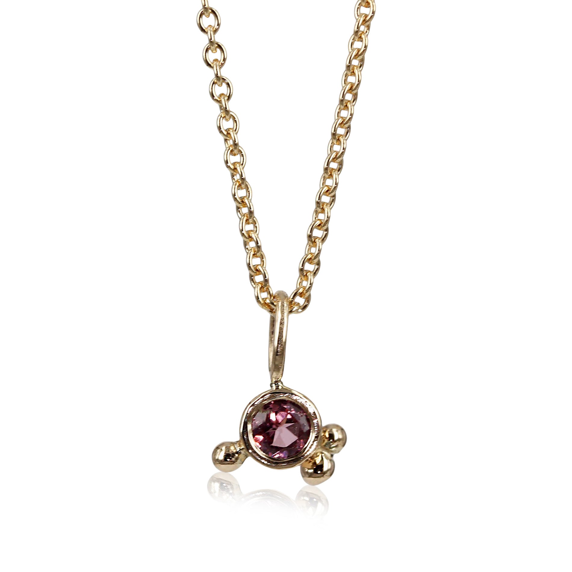 Smukt og fint guldvedhæng med pink safir 0,25 ct og guldkugler.