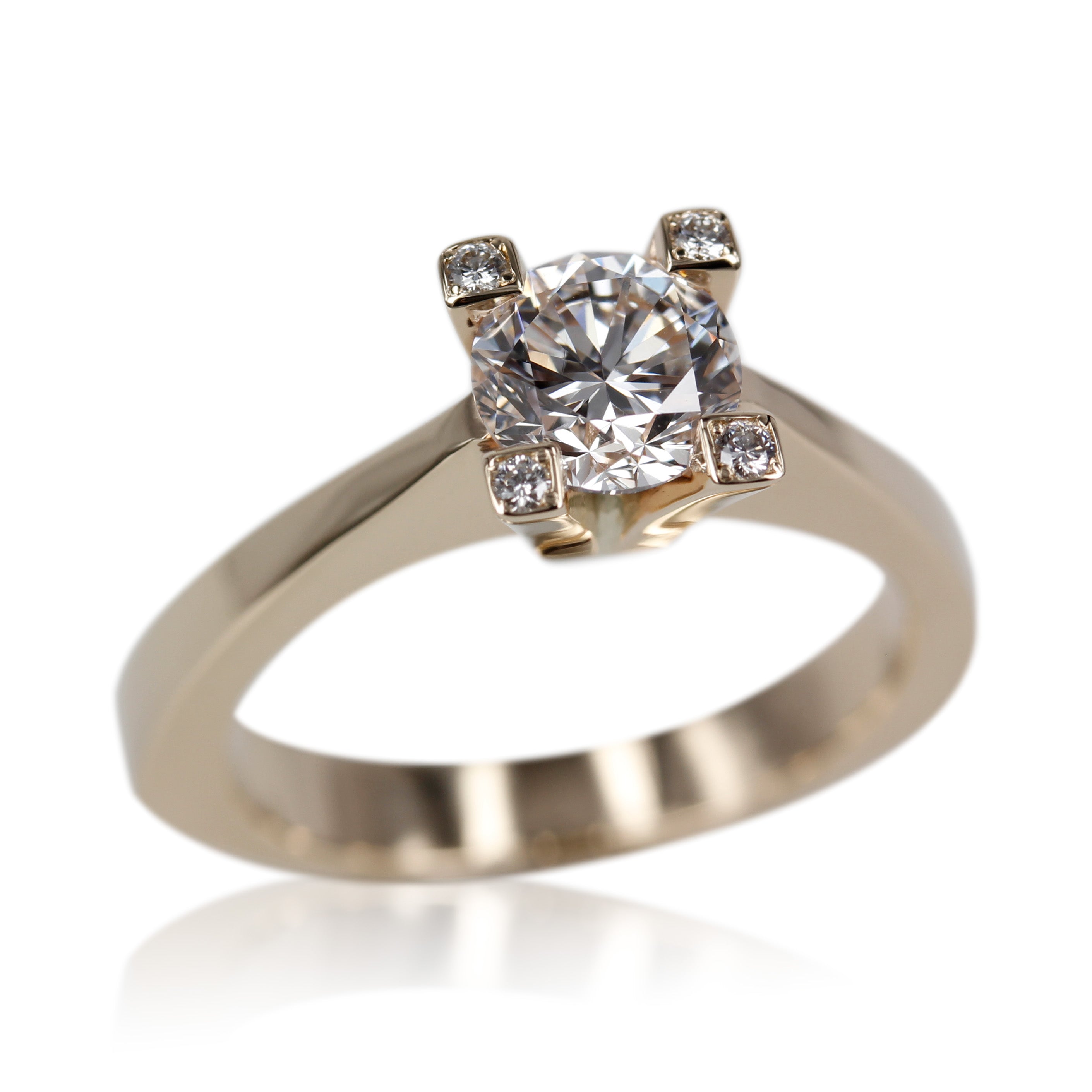 1 ct diamantring, med små fine diamanter i gren - ringen er i 14 kt. guld