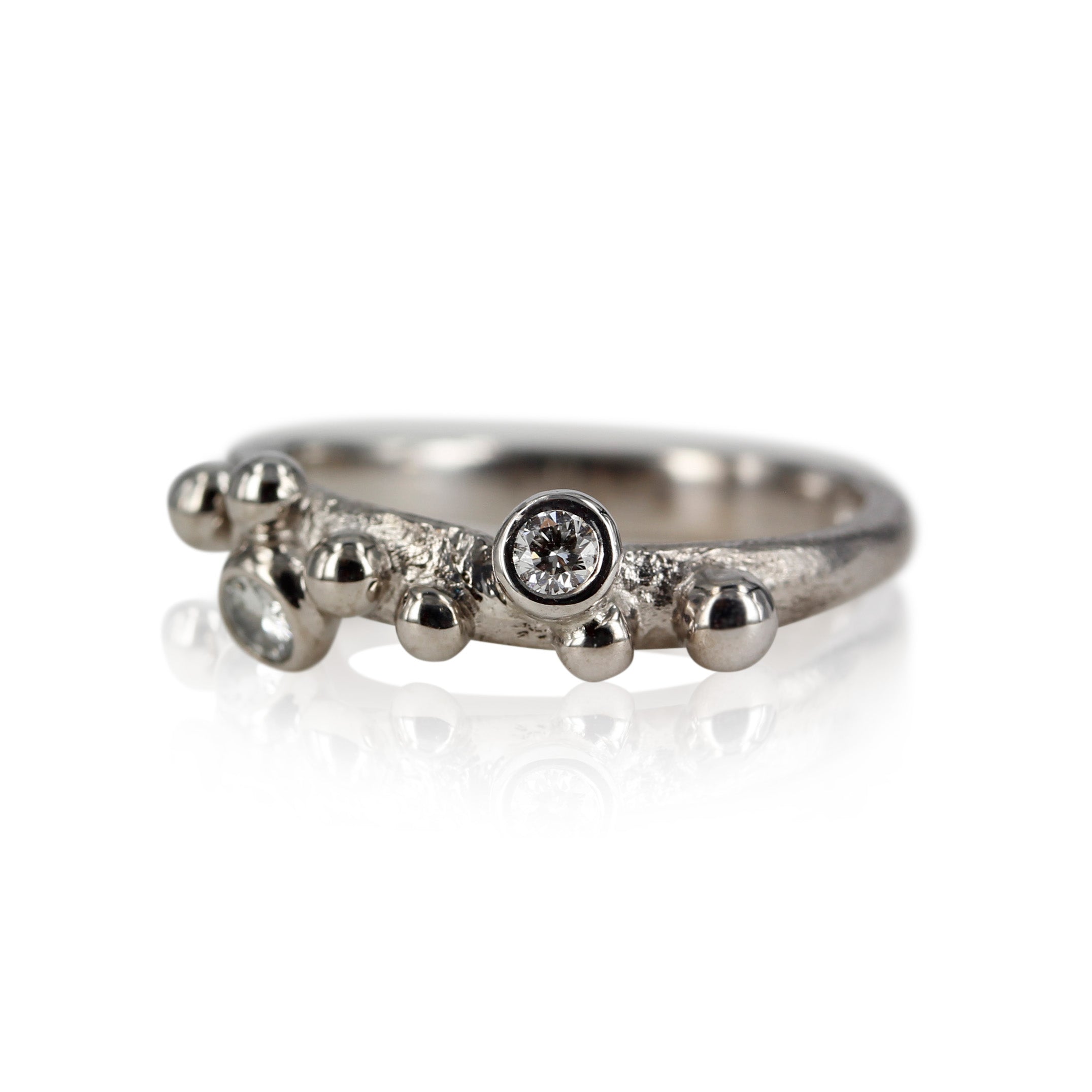 14 kt. Hvidgulds ring med fine bobler - Smuk og elegant ring. 