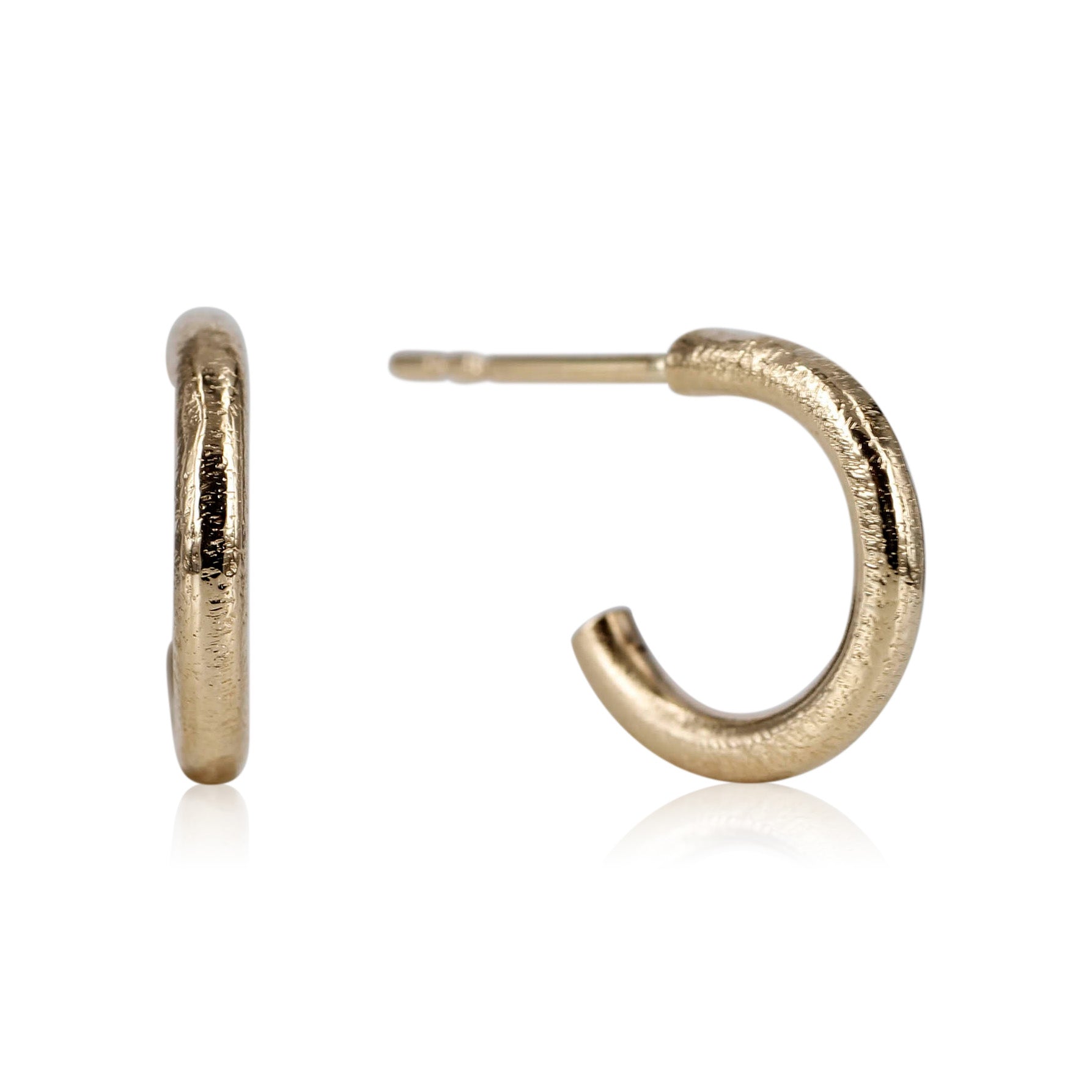 Infiniti - 14 kt Guld Creoler 14 kt guld creoler, de sidder fint rund om øreflippen og er perfekt størrelse til både hverdag og fest. Creolerne kan vælges i blank eller materet. Creolerne måler 12,5 mm. i diameteren.- mar