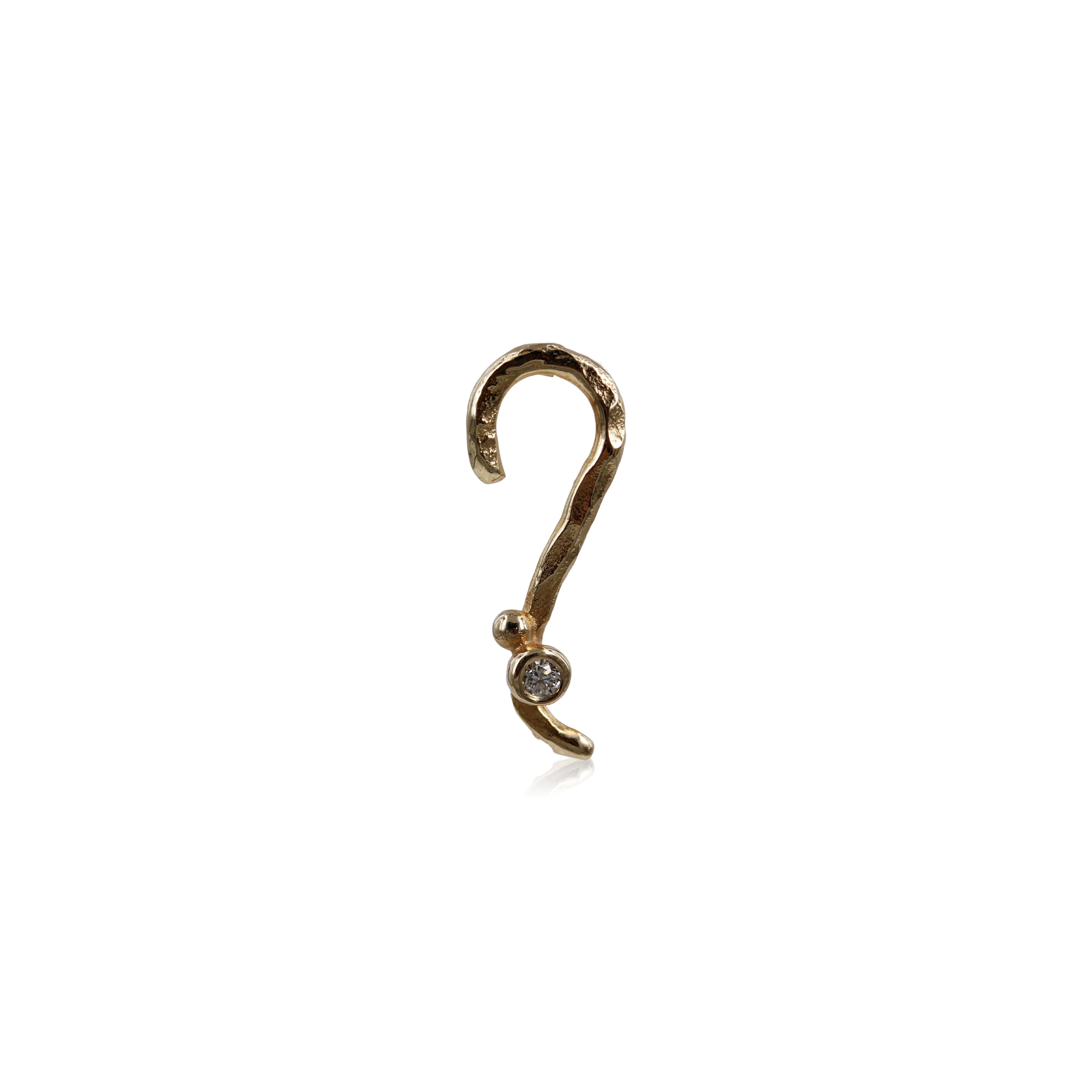 05-015. - Infinity  Denne ørering er skabt i 14 kt. guld, og isat en 0,02 ct brillant.     Smuk unik ørering, med fin tråd af guld der falder fint fra øret, perlerne bliver særligt udvalgt til lige netop det smykke de sidder i.