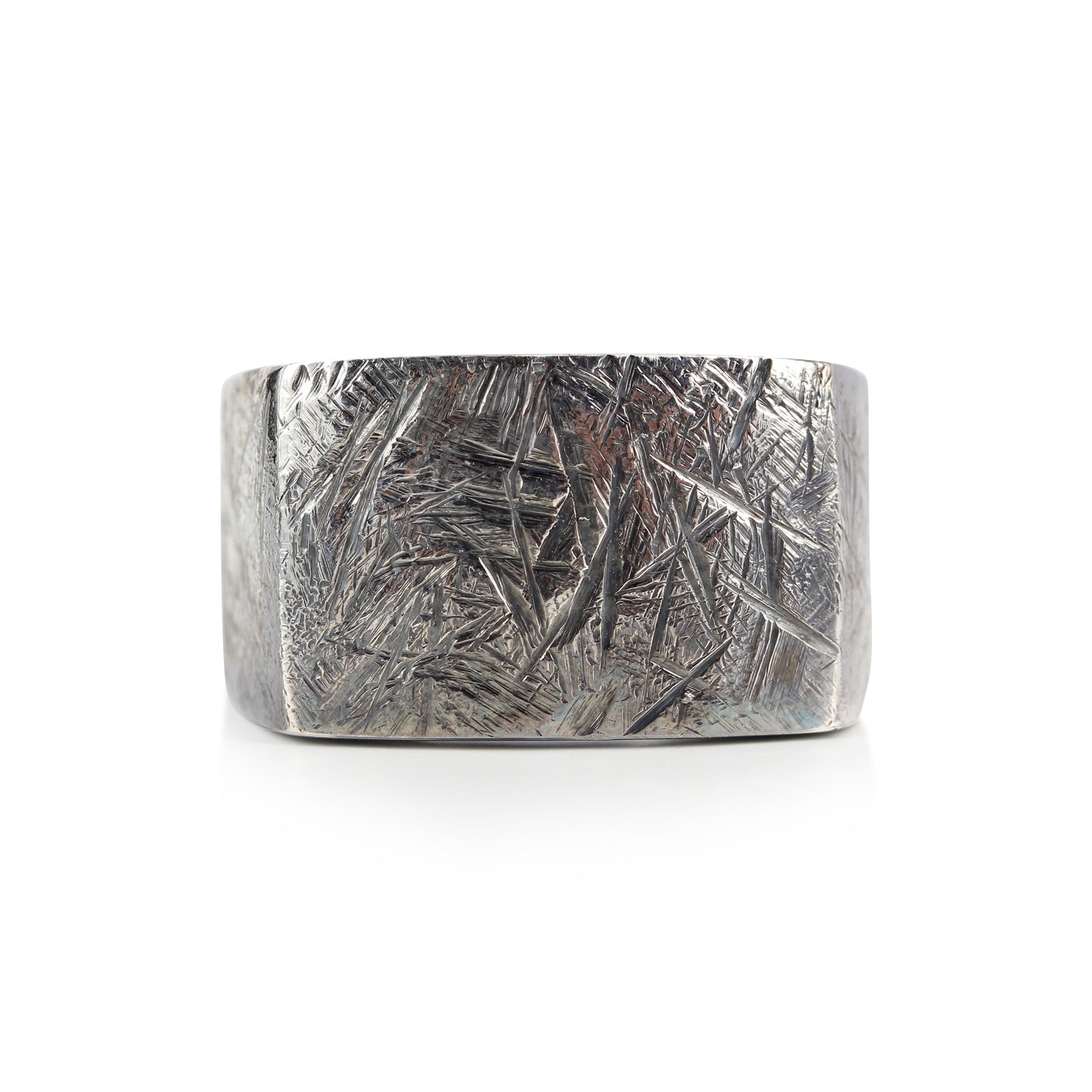 Rå herre ring med mat og oxyderet overflade