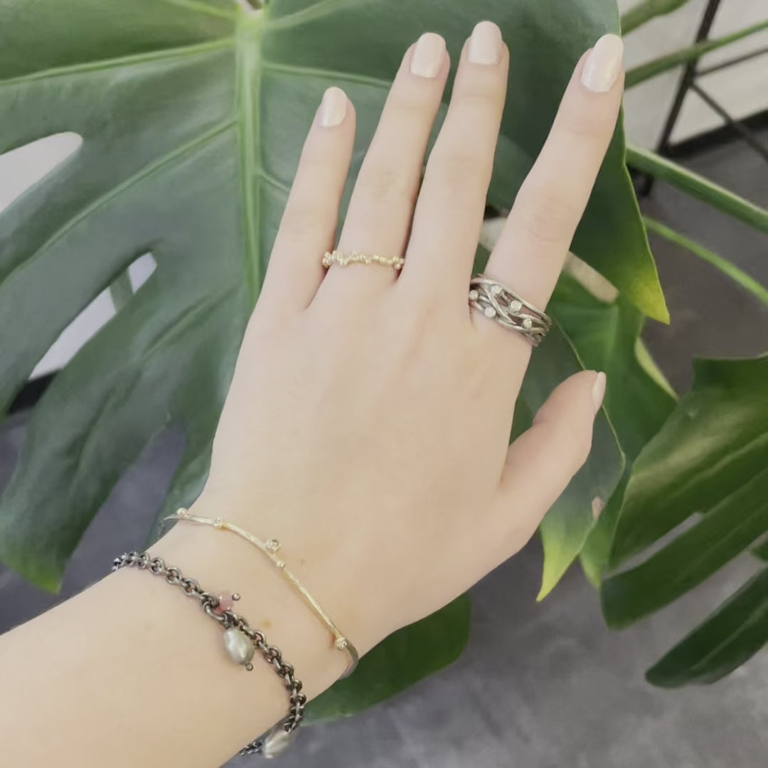 video - Unikt sølvarmbånd med rosa ferskvandsperle ,pink turmalin & tahiti keshi perle Fin detalje er samlingerne i 14 kt. guld.