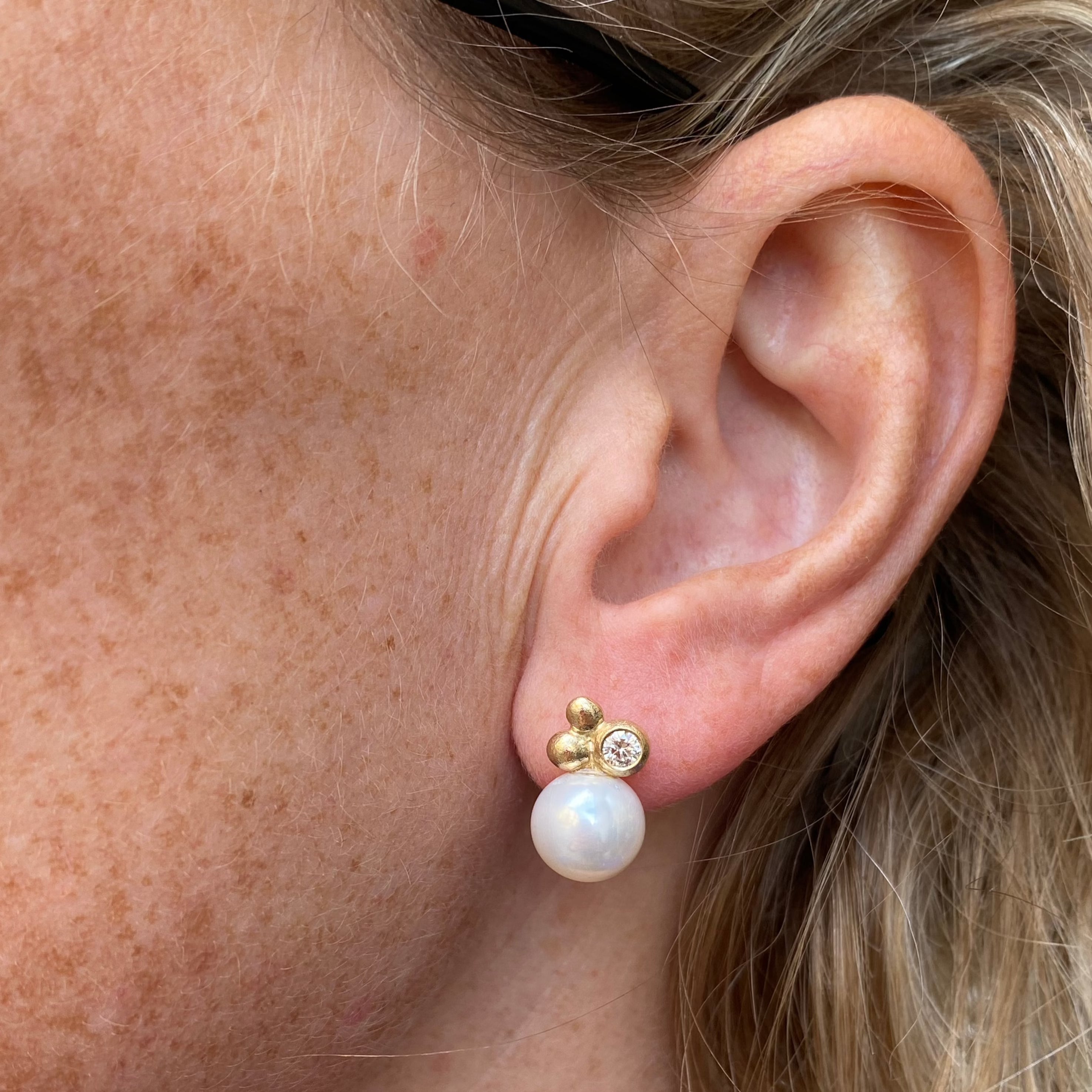 1. Bubbles - 14 kt. Guld ørering med diamant og perle