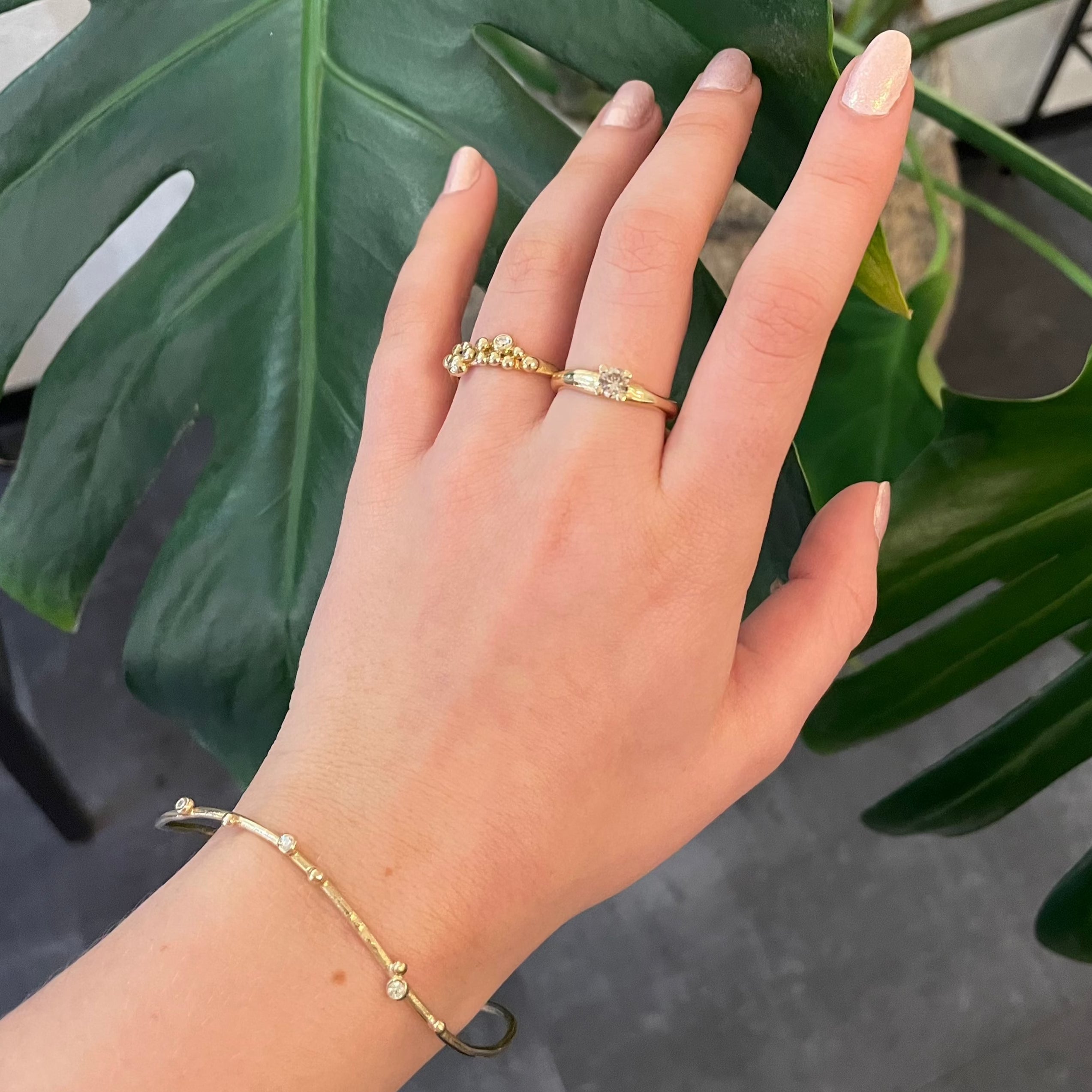 smuk diamantring, isat champagnefarvet brillant