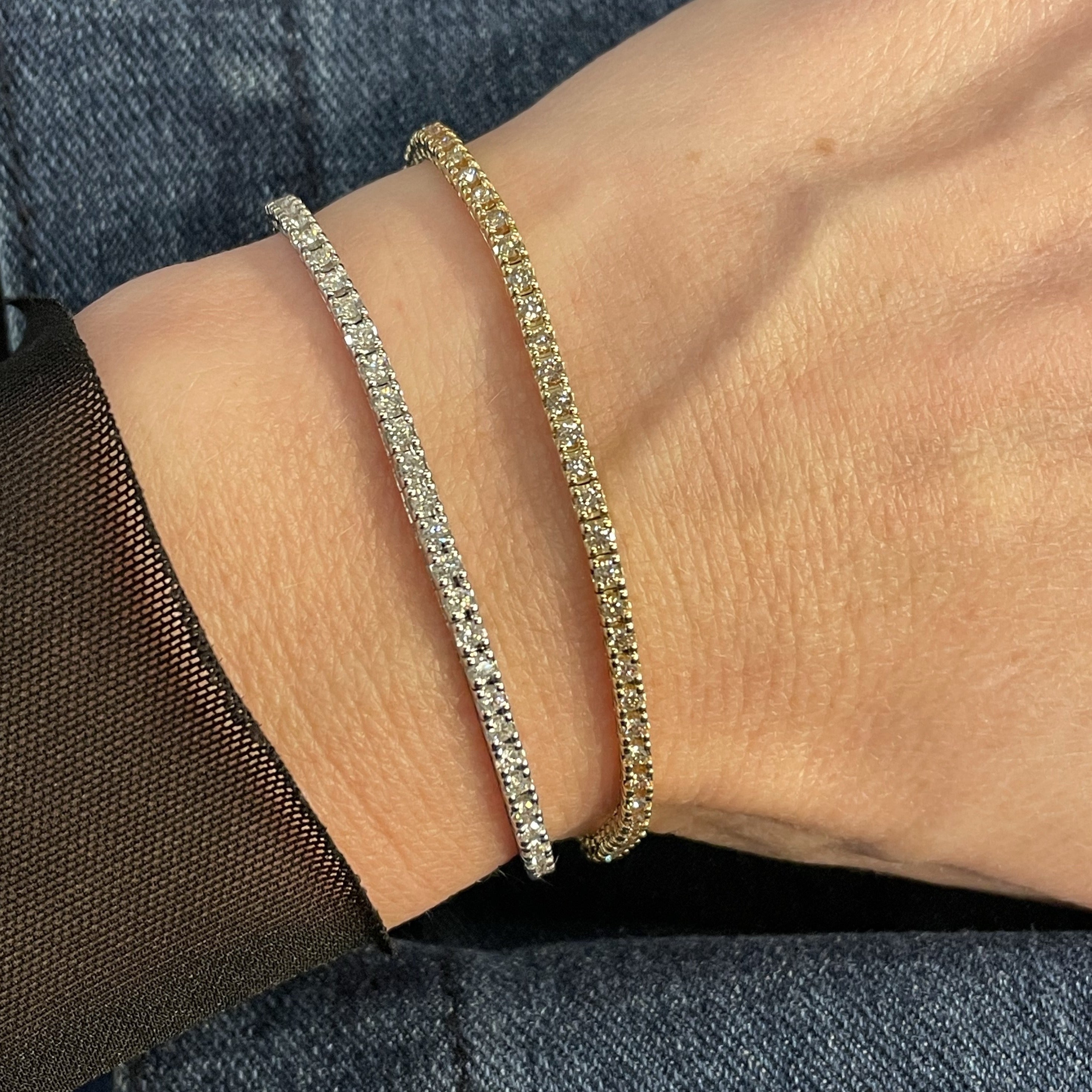 2. 18 kt. Hvidgulds Tennisarmbånd med ialt 1,61 ct wesselton si brillant slebet diamanter. Smuk og elegant smykke der kan bæres alene eller med andre armbå