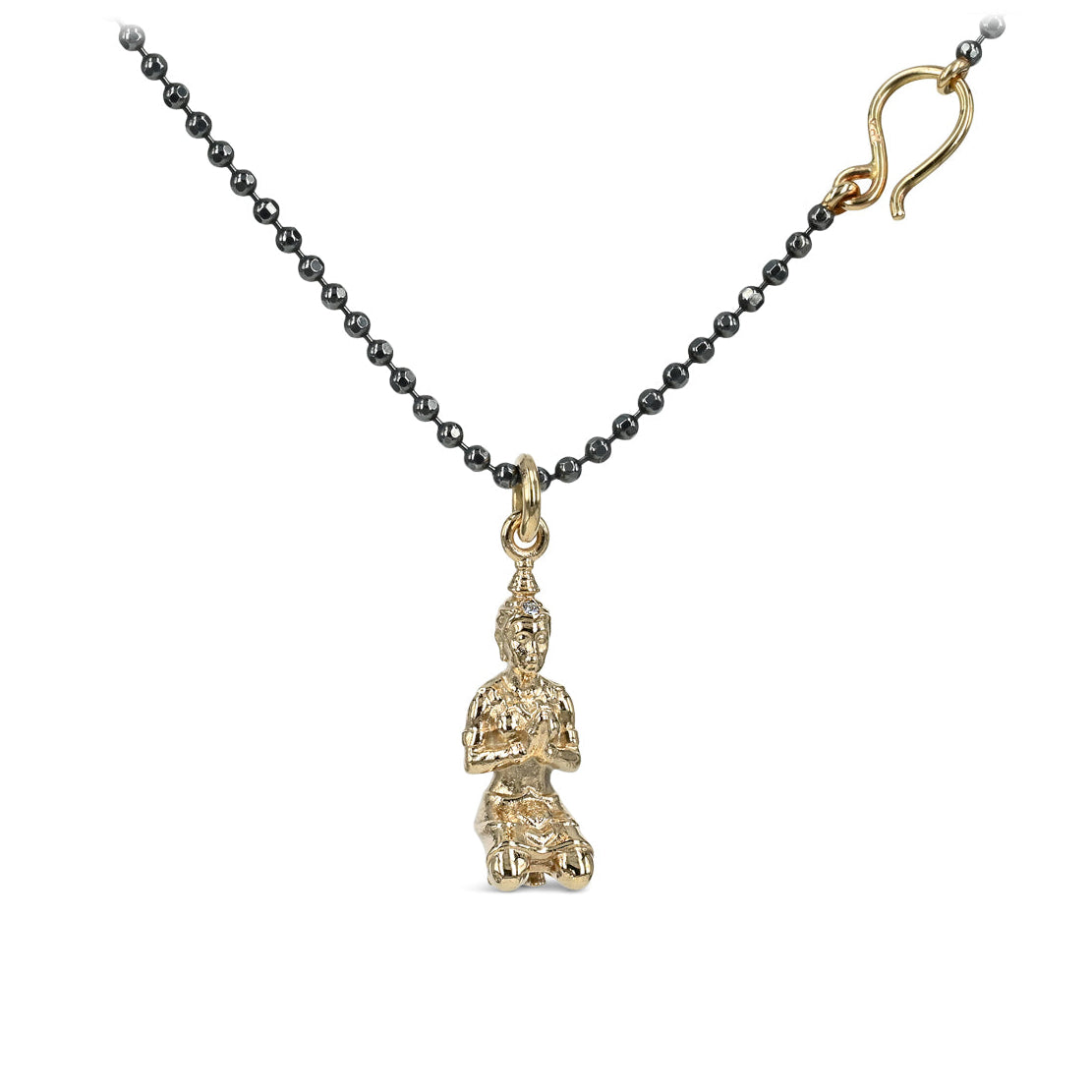 Smukt vedhæng med mange detaljer, skabt i 14 kt. guld - Buddhaen er af massiv guld og ligger smukt på halsen, din helt egen amulet.