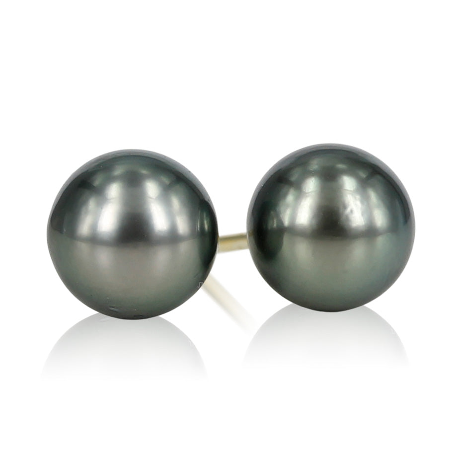 Smukke klassiske perle øreringe, 8-8½ mm. Ørestikkerne sælges som sæt, stik samt lås er i 14 kt. guld.