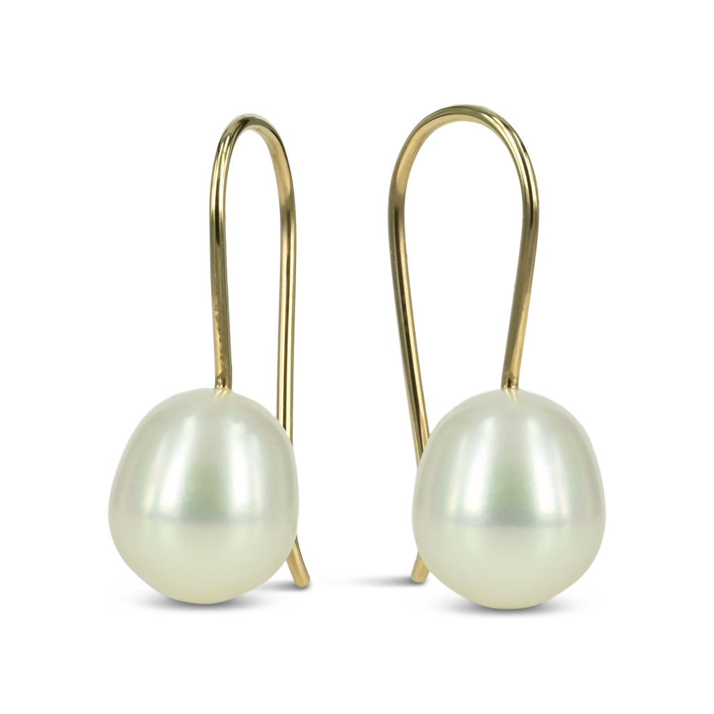 14 kt. guld ørering, med smukke dråbeformet Hvide Ferskvandsperler.