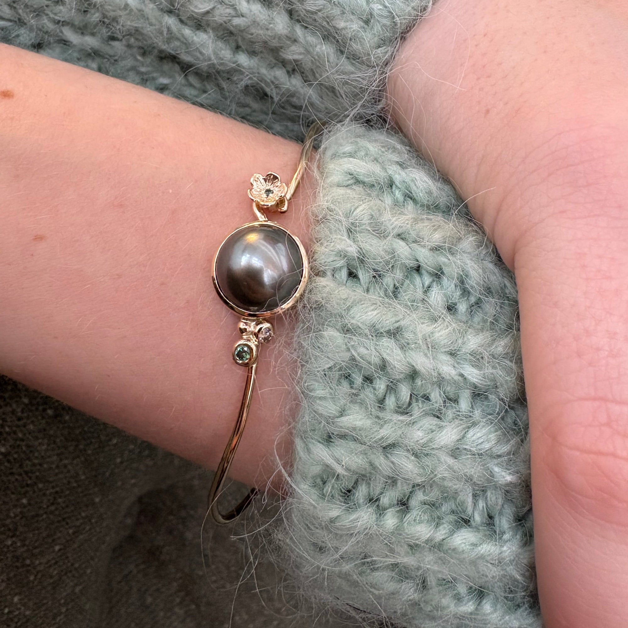 One of a Kind - Armring i 14 kt. guld Perle & Fairytale blomst