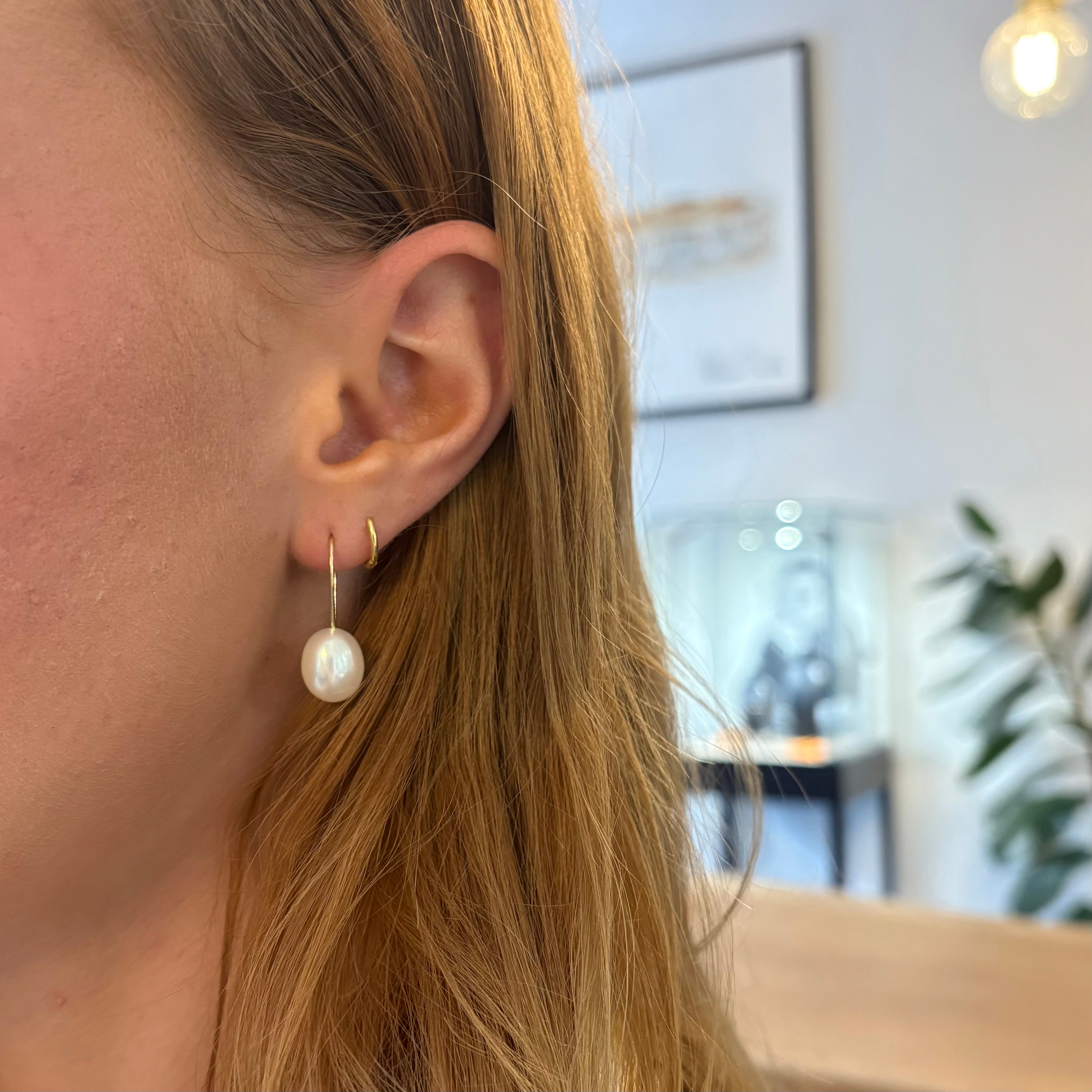14 kt. Guld ørering med hvide perle