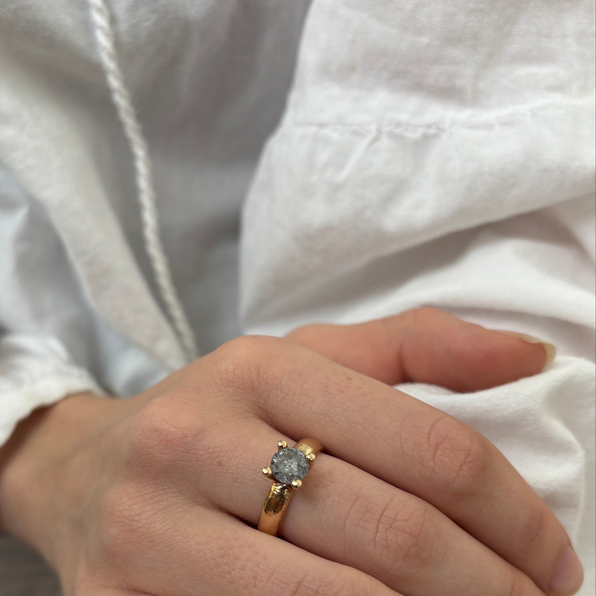 One of a kind  - Diamantring 1,0 ct. Salt ´n Pepper