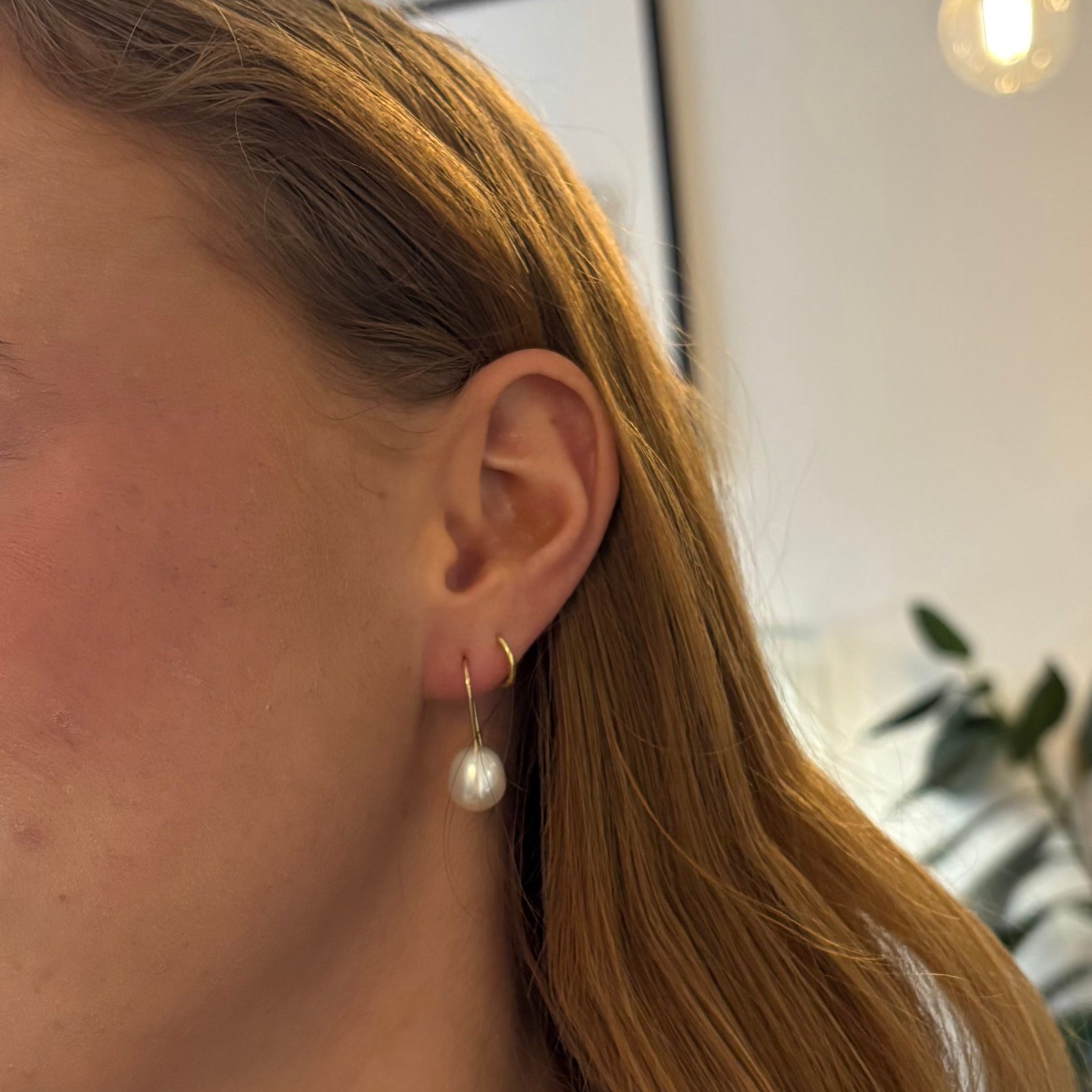 14 kt. Guld ørering med hvide perle