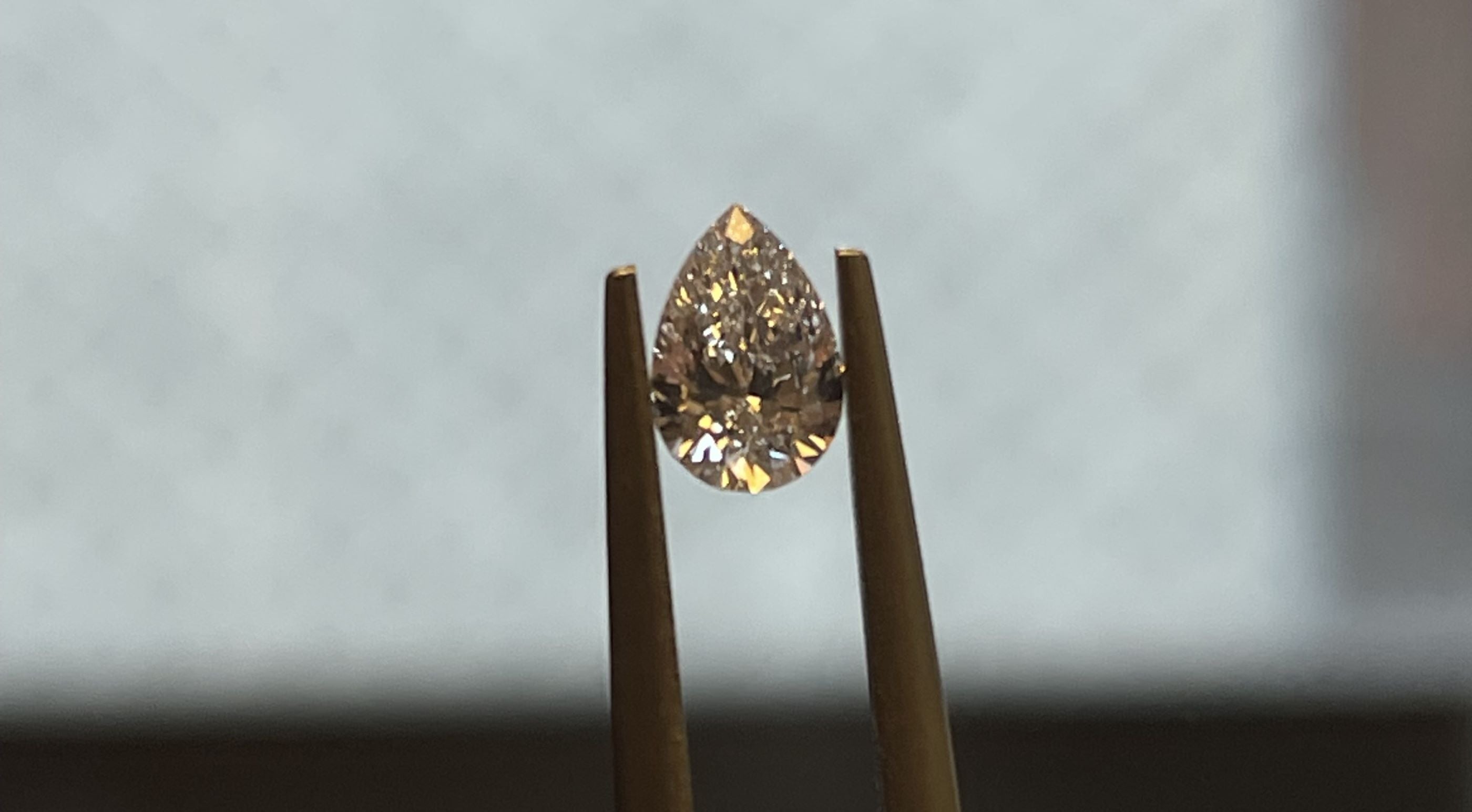 pear shape diamant, også kendt som dråbeformet diamant slib - unik og smuk smykkesten