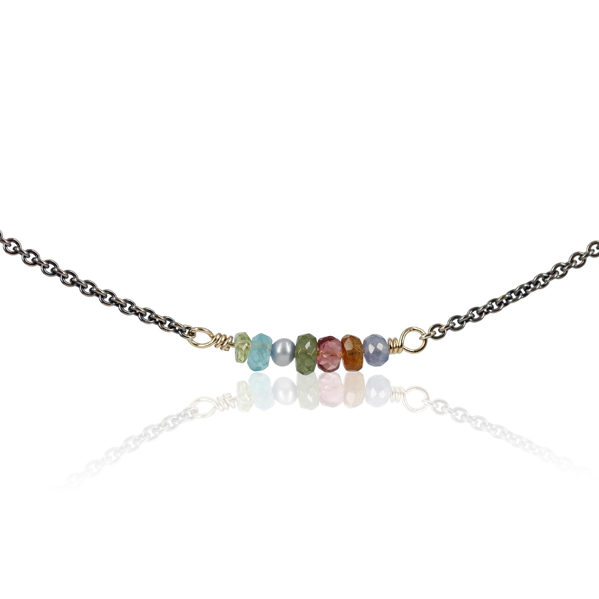 Rainbow - Smuk halskæde med skønne farvestrålende sten  Smuk og enkel kæde med fine sten i skønne farver - denne er i lækre grøn/blå nuancer - Aquamarin, perle, turmalin, safir, citrin & bjergkrystal.