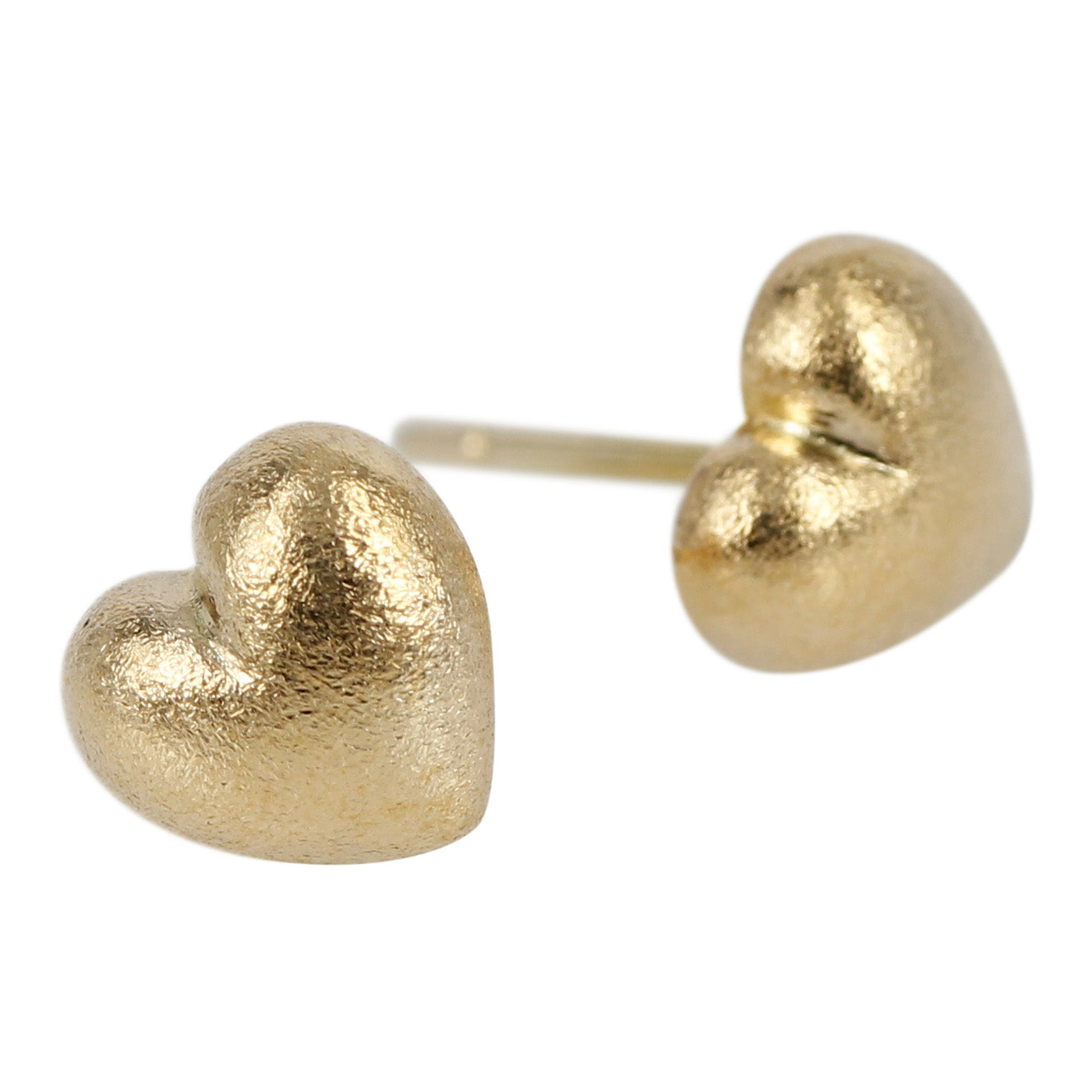 mat guld - Love - 14 kt. guld hjerte øreringe  14 kt. guld ørestikker udformet som fine kærligheds hjerter, øreringene kan også bærers med perle pynt.