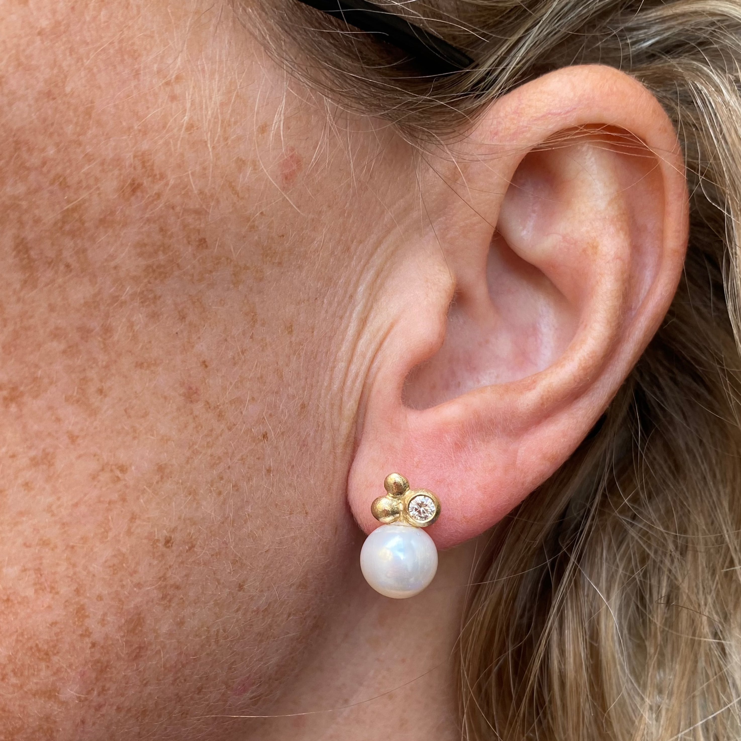 1. Bubbles  - 14 kt. Guld ørering med diamant og perle