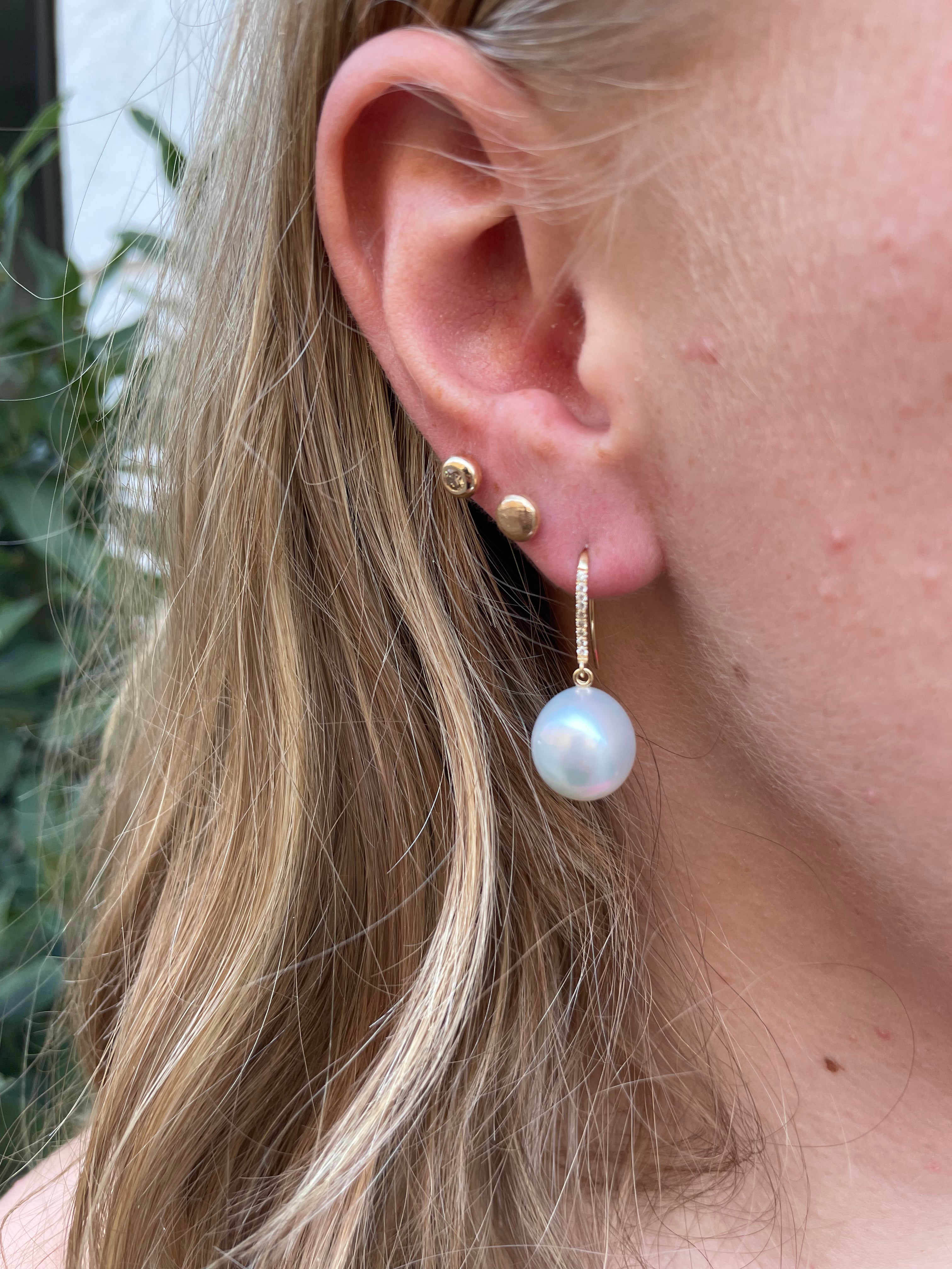 05-020 Smukke brillant slibet diamant øreringe, med den fine bløde kugle fatning er denne ørering perfekt til alle aldre, store og små øreflipper - ja alle kan bærer disse skønheder..